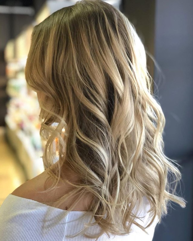 Real client: soft blonde balayage with lived-in waves, color and finish by Esther