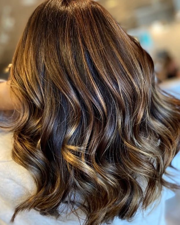 Real client: brunette balayage with caramel ribbons, color and finish by Esther